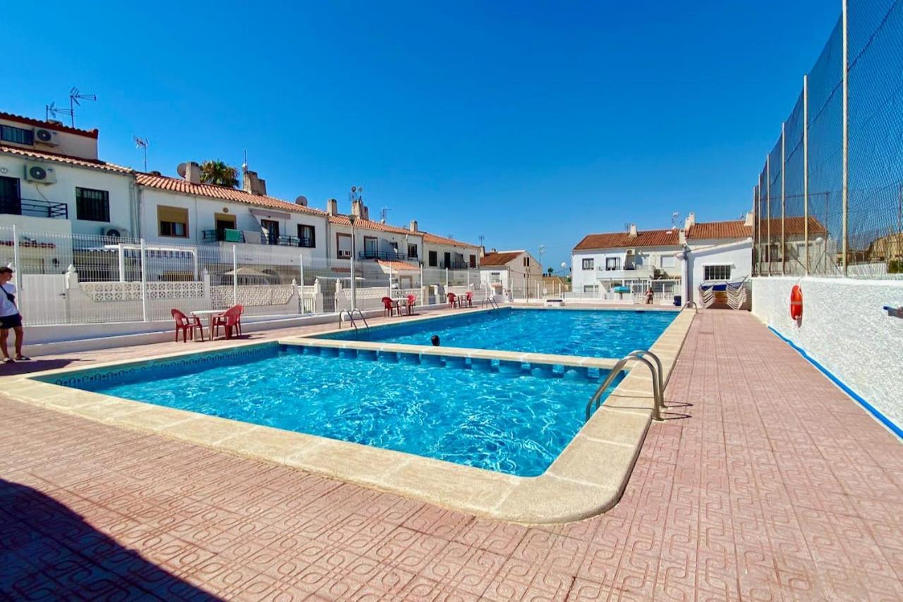 Costa Blanka Resident Apartman Torrevieja Ngoại thất bức ảnh